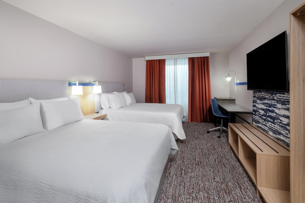 Standard Room, Multiple Beds, Accessible Bathtub photo 2