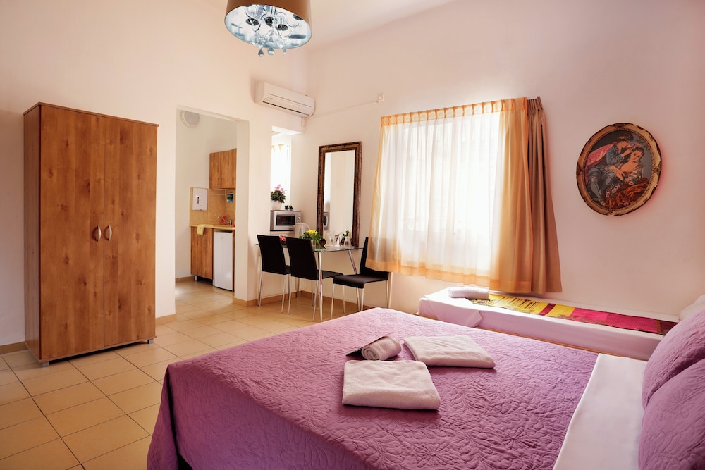 Classic Quadruple Room photo 3