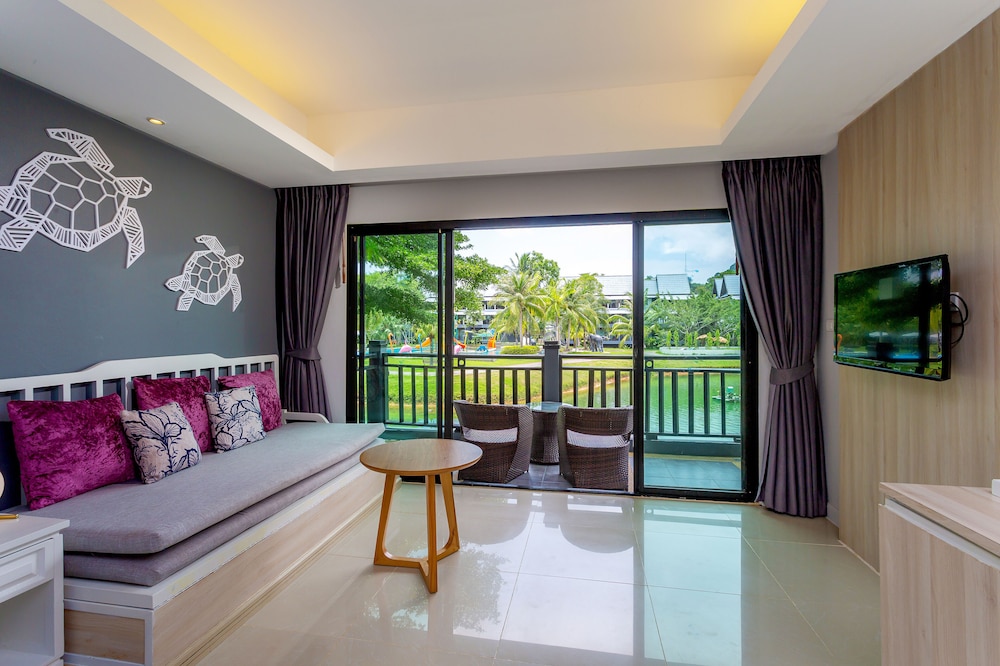 Family Room (Grand Deluxe) - Photo 5