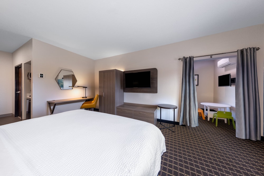 Suite, Multiple Beds - Photo 1