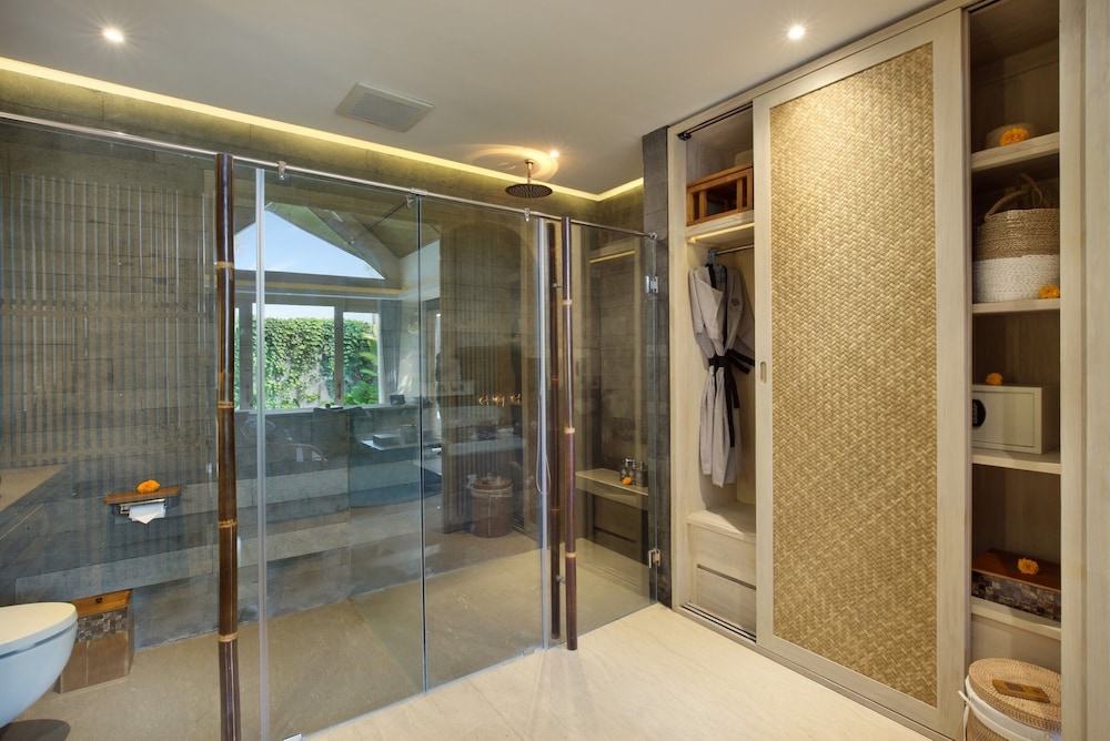 Smart 1 Bedroom Villa with Private Pool & Hot Tub - Photo 18
