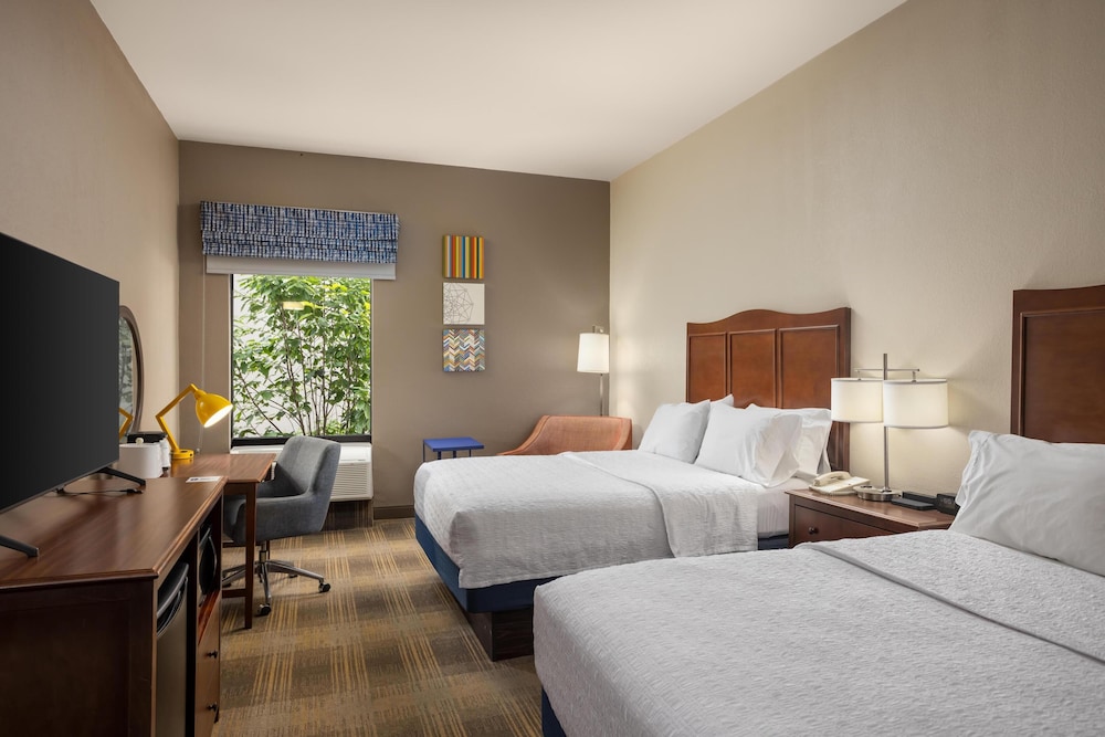 Standard Room, 2 Queen Beds - Photo 2