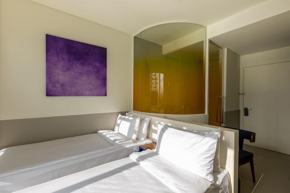 Room, 2 Twin Beds, River View - Photo 2