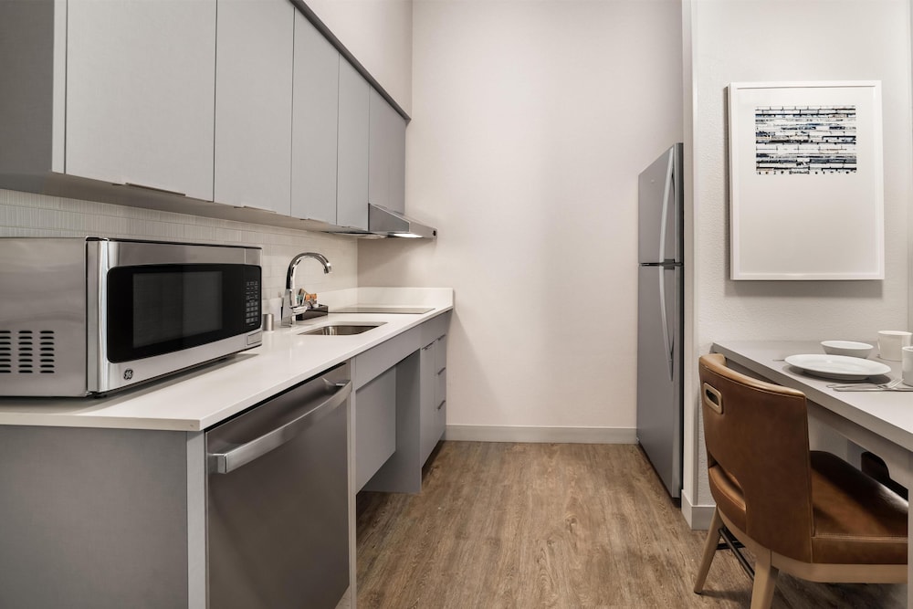 Suite, 1 King Bed, Accessible (Mobility & Hearing, Roll-in Shower) photo 2