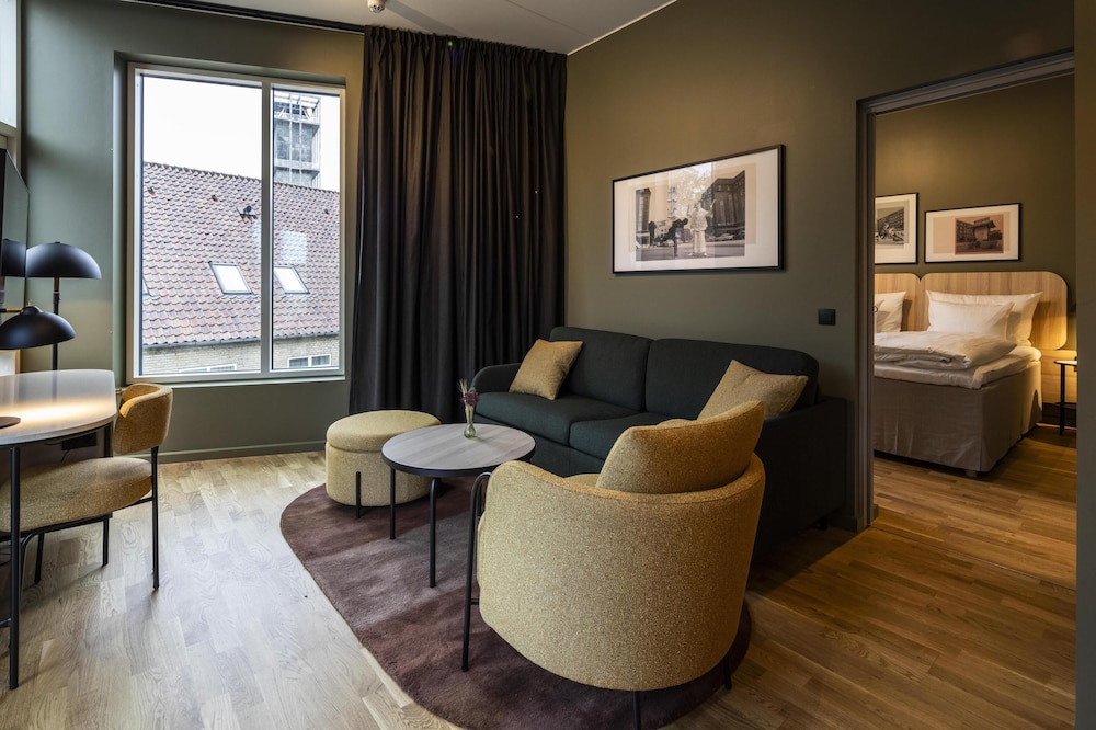 Suite (Master) - Photo 4