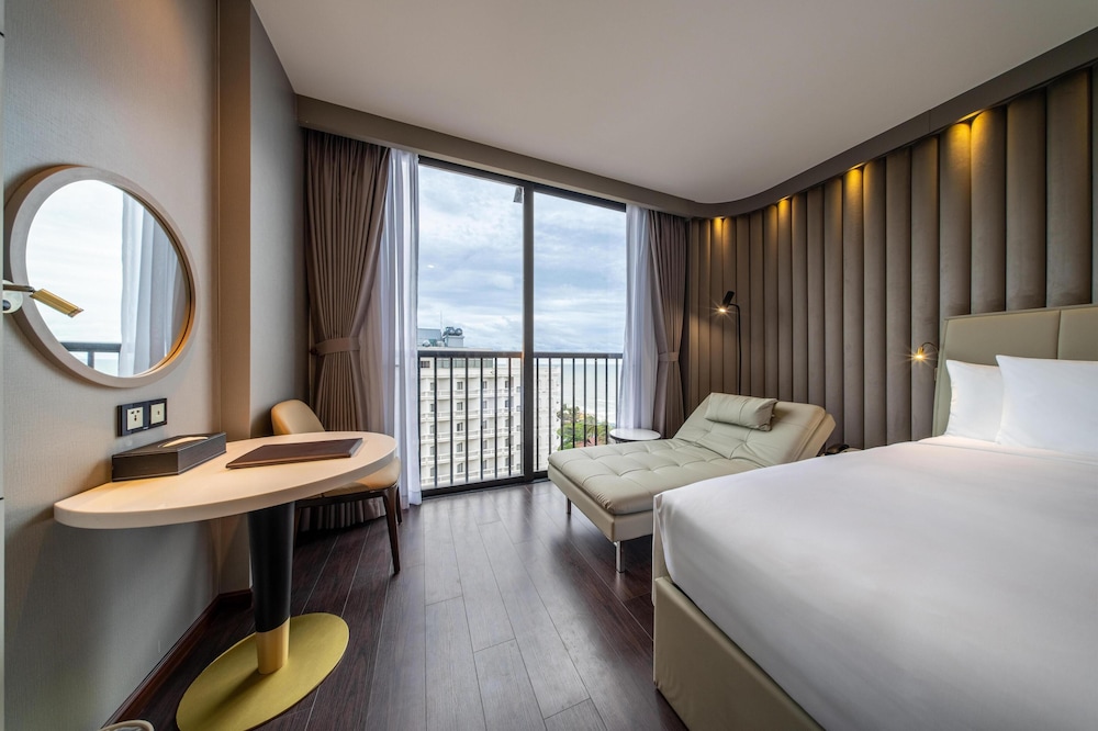 Deluxe Room, 1 King Bed, Non Smoking, Ocean View - Photo 16