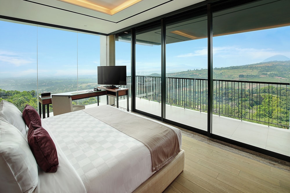 Royal Suite, 1 King Bed photo 3