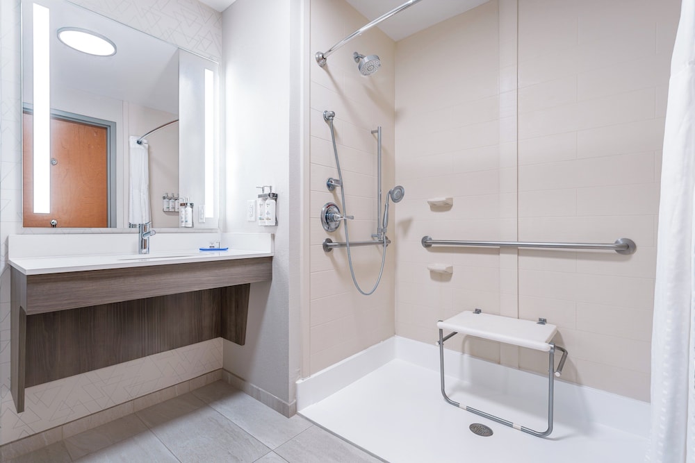 Standard Room, 2 Queen Beds, Accessible - Photo 4
