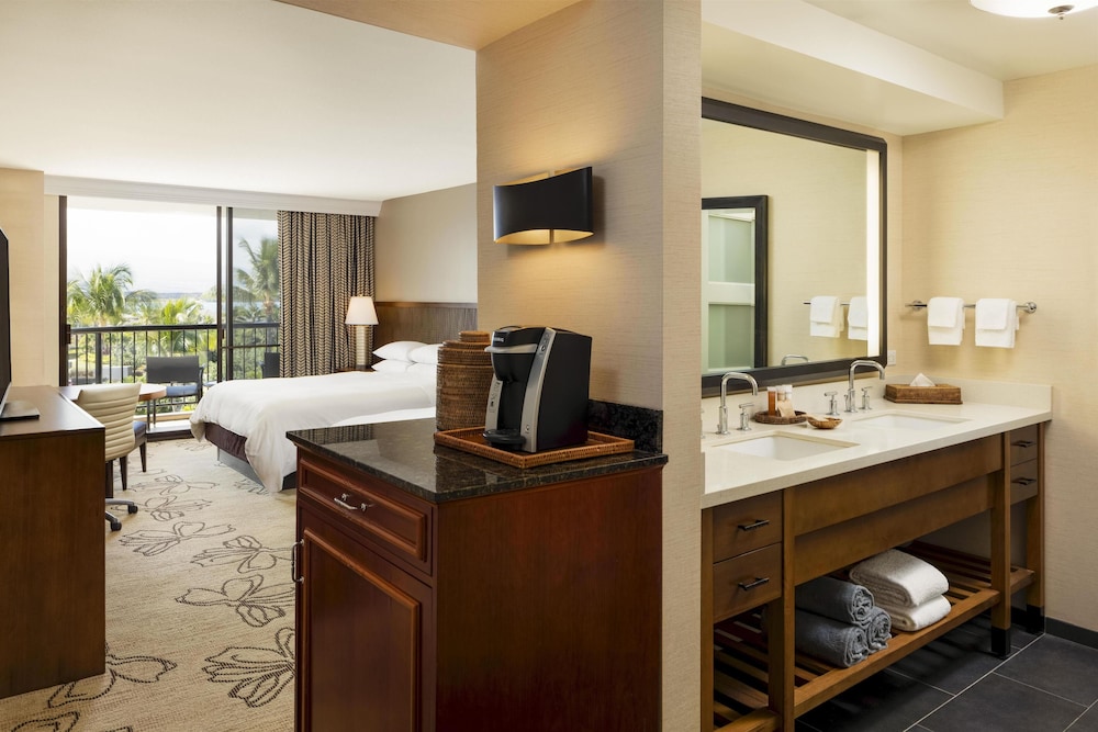 Room, 2 Queen Beds, Accessible, Resort View (Roll-In Shower) thumbnail 5
