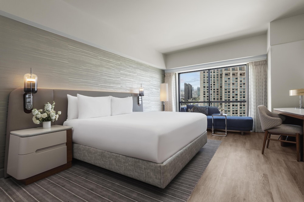 Deluxe Room, 1 King Bed, City View - Photo 2