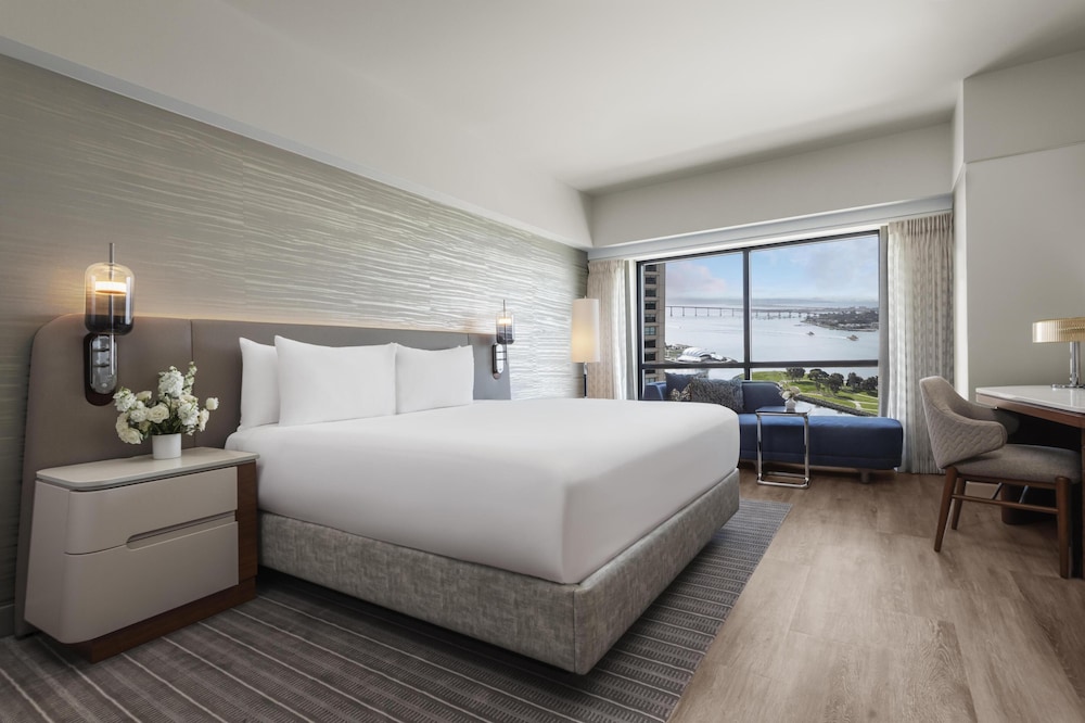 Deluxe Room, 1 King Bed, Bay View - Photo 2