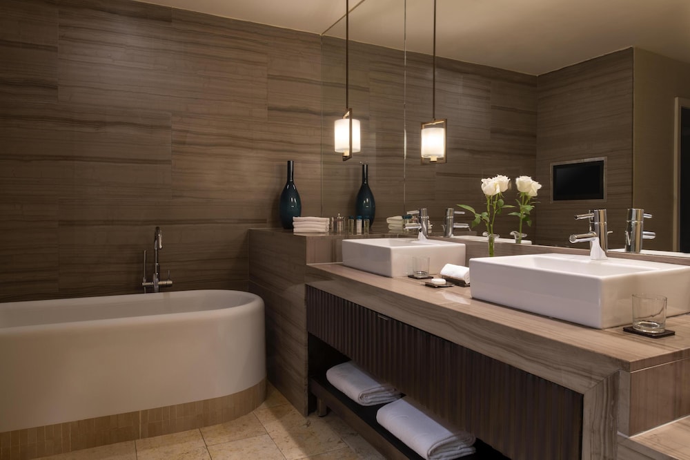 Premium Suite, 1 King Bed, River View