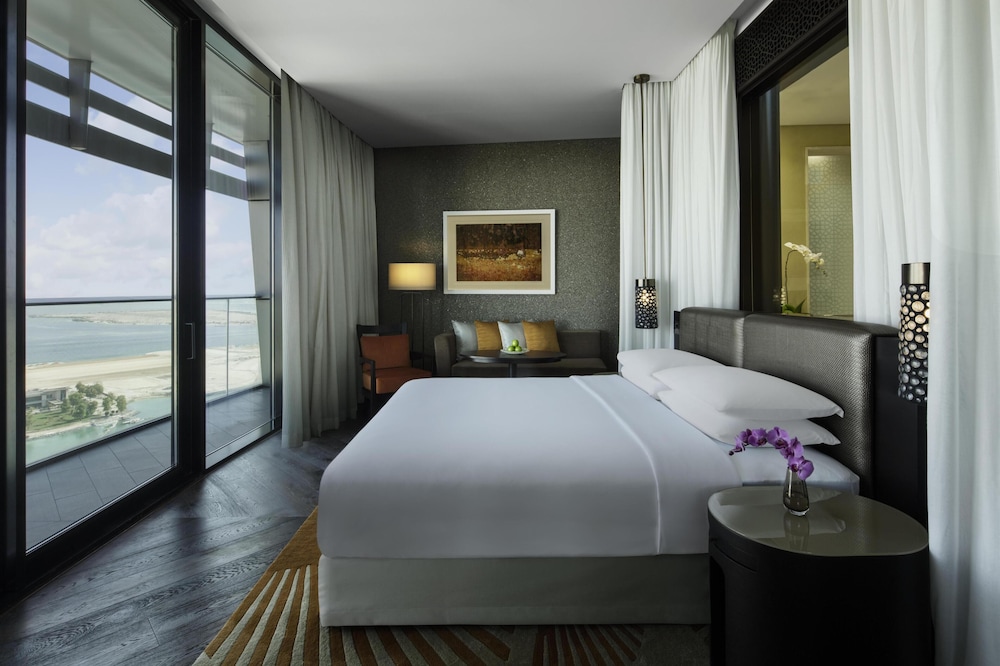 Room, 1 King Bed, Balcony, Sea View (Club Access) photo 3