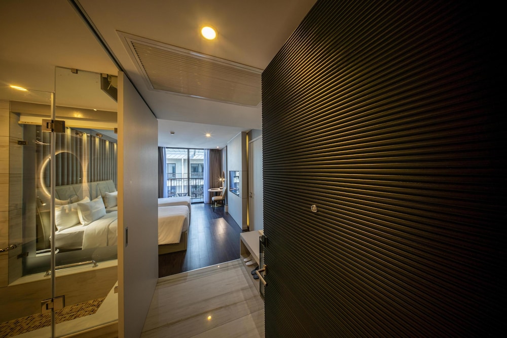 Deluxe Room, 2 Twin Beds, Non Smoking - Photo 7