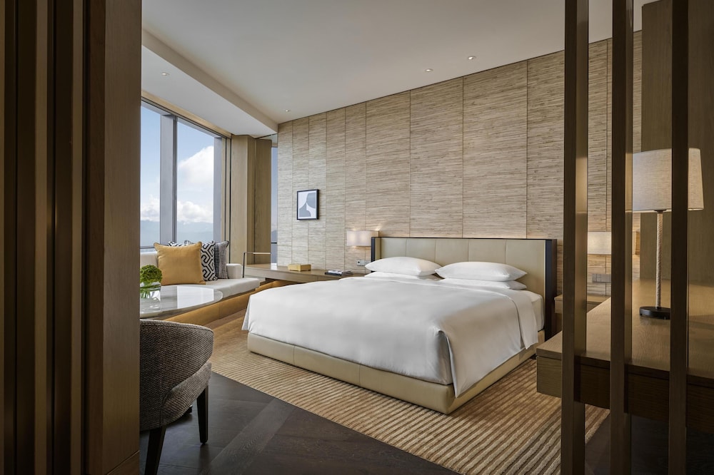 Room, 1 King Bed, Corner