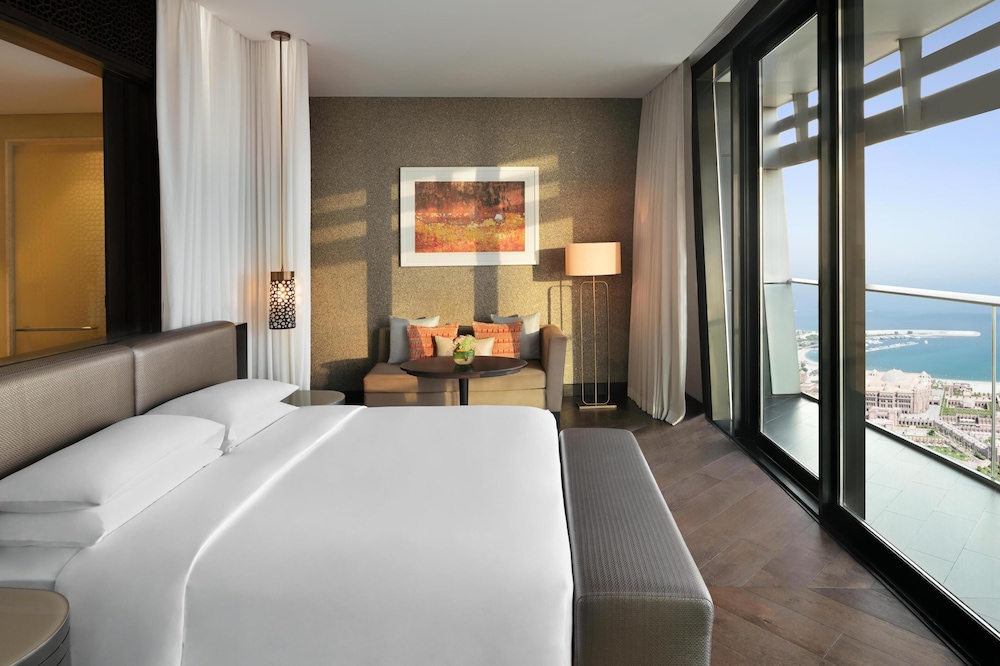 Room, 1 King Bed, Balcony (Palace View) photo 3