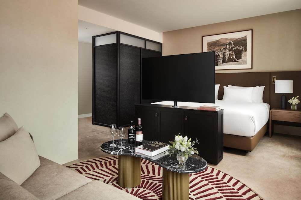 Junior Suite, River View (Family, Extra Bed 3 Adults) - Photo 3