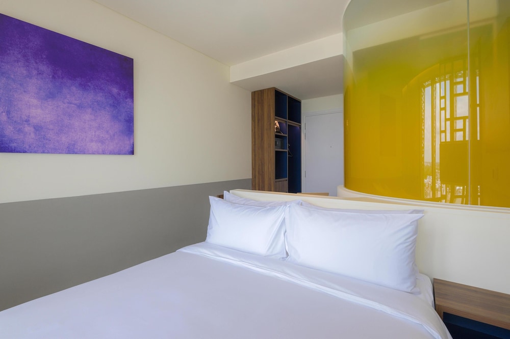 Room, 1 Queen Bed, River View - Photo 1