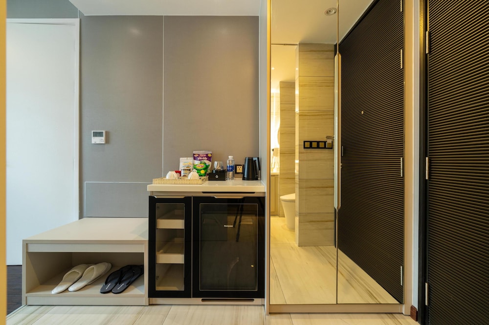 Deluxe Room, 2 Twin Beds, Non Smoking - Photo 8