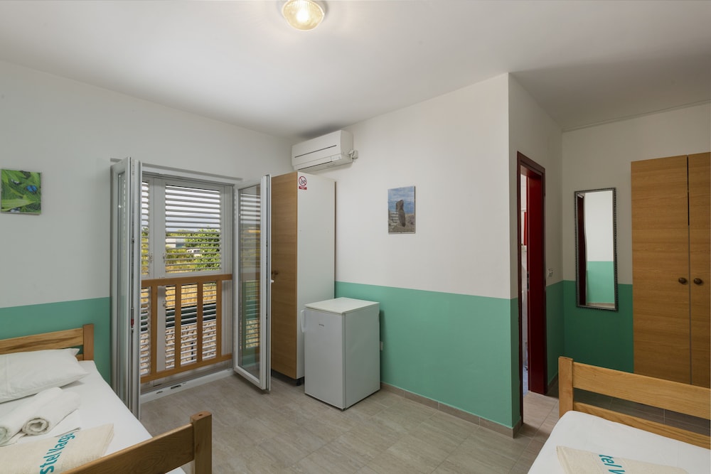 Basic Twin Room photo 3