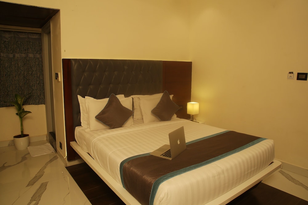 Standard Room, 1 Queen Bed, City View photo 1