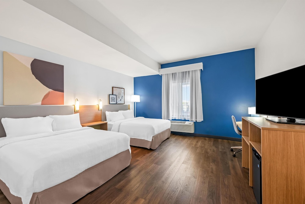 Room, 2 Queen Beds, Accessible (Mobility & Hearing, Roll-in Shower) photo 2