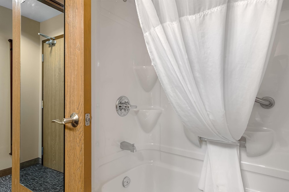 Suite, 2 Queen Beds, Non Smoking, Refrigerator & Microwave (with Sofabed) - Photo 5