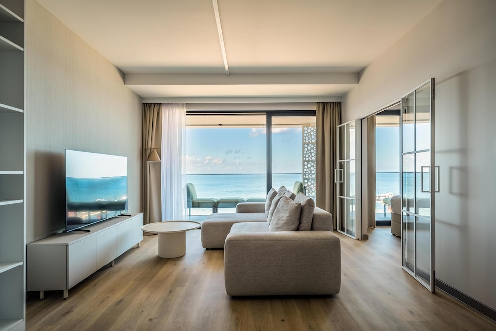 Suite, Sea View