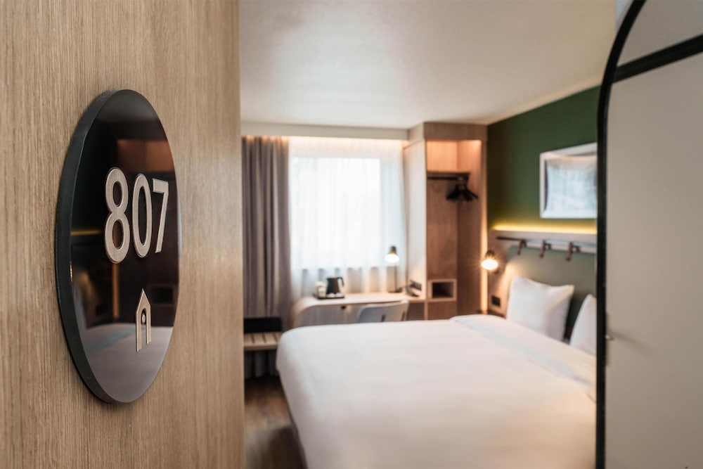 Standard Room, 1 Queen Bed - Photo 4