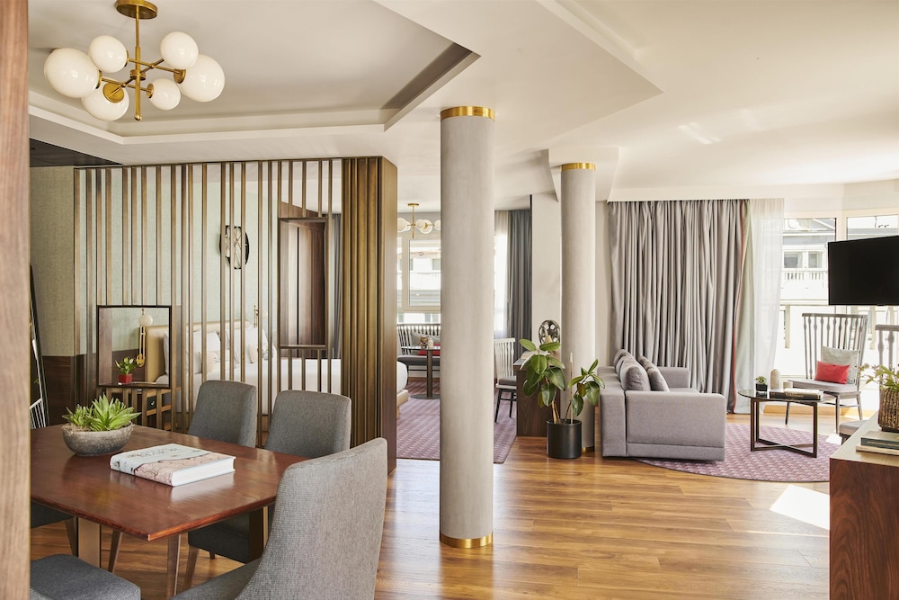 Suite (Fenix)