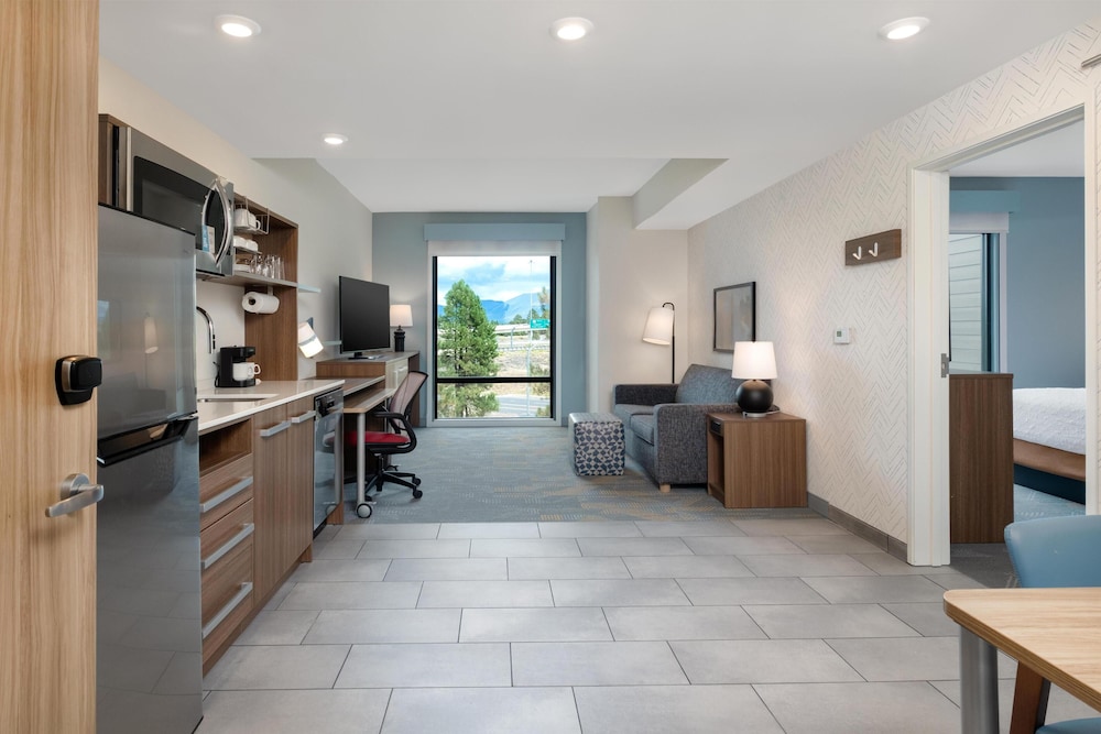 Suite, 1 King Bed (Hearing)