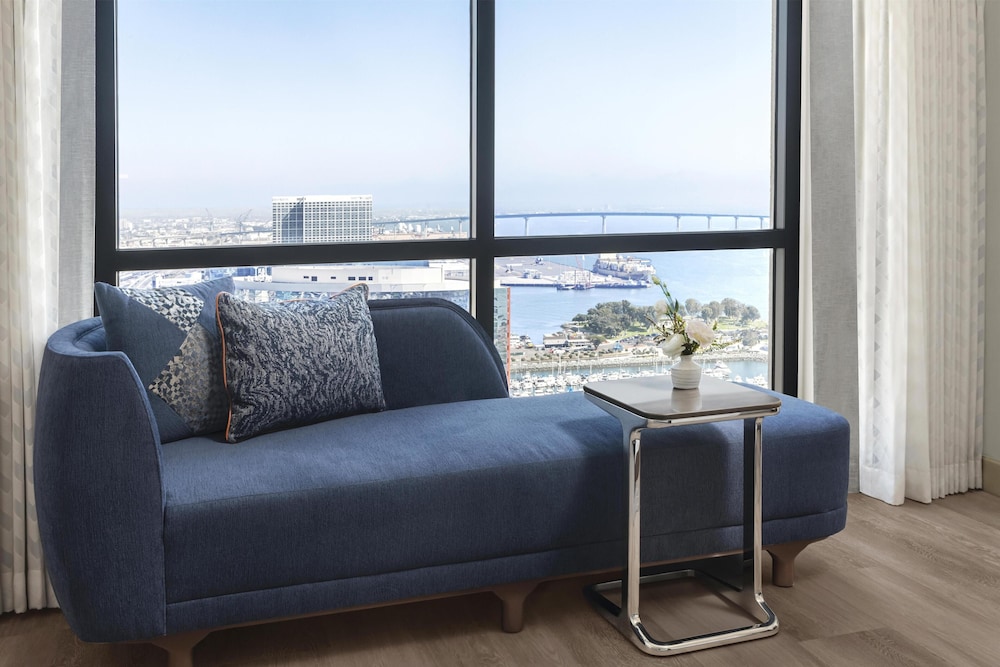 Deluxe Room, 1 King Bed, Bay View - Photo 3