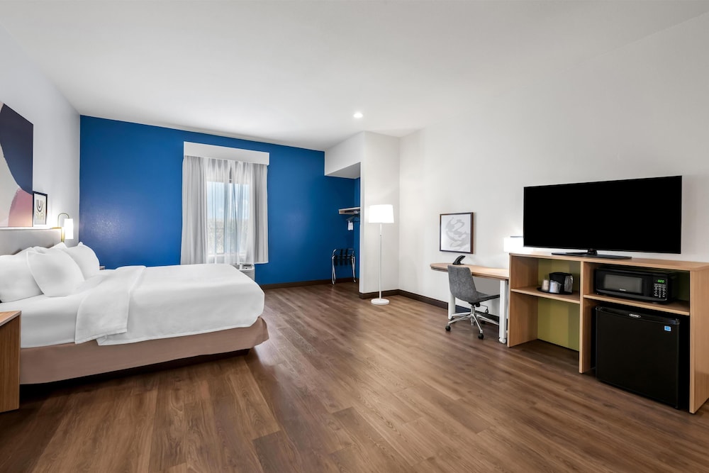 Studio, 1 King Bed - Photo 2