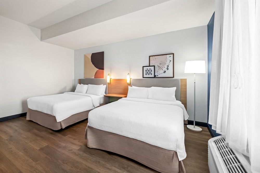 Room, 2 Queen Beds, Accessible (Mobility & Hearing, Roll-in Shower) photo 3