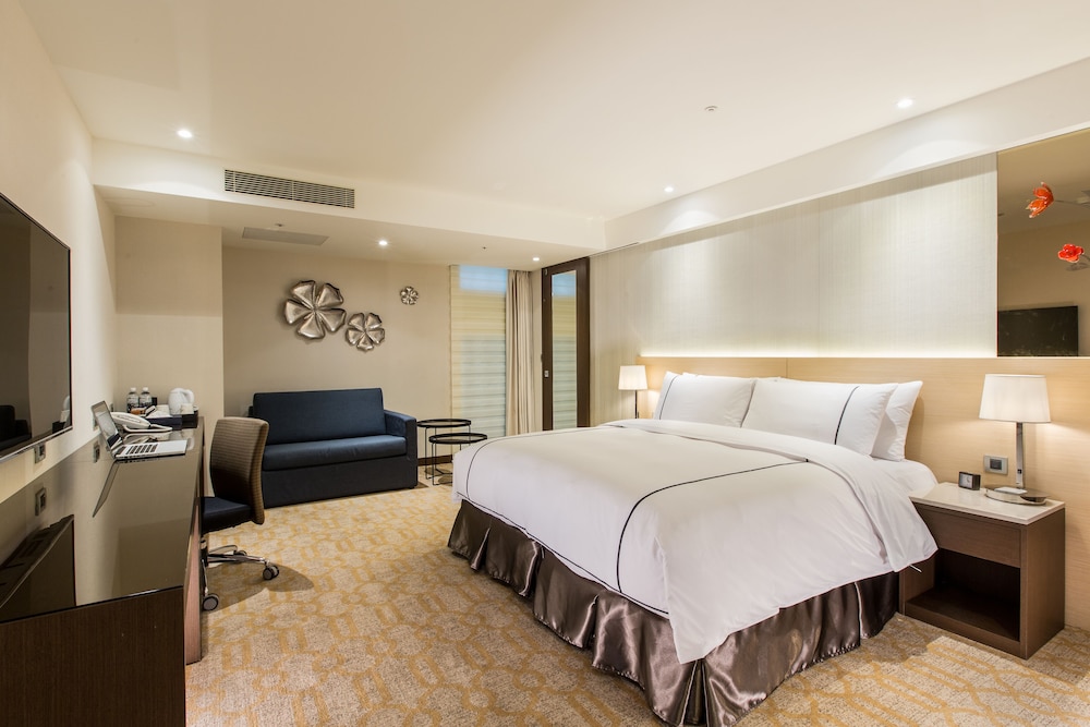 Deluxe Double Room (No Window)