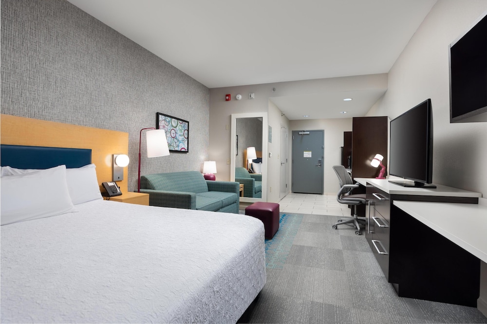 Studio, 1 King Bed, Accessible, Bathtub photo 2