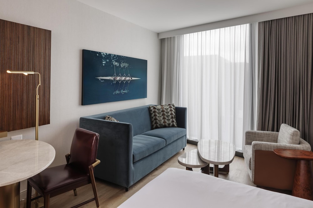 Deluxe Room, 1 King Bed, Accessible - Photo 2