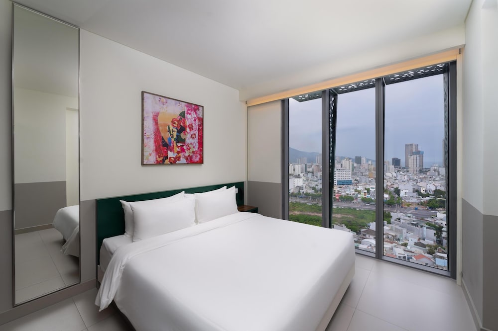 Room, 1 Queen Bed, City View - Photo 3