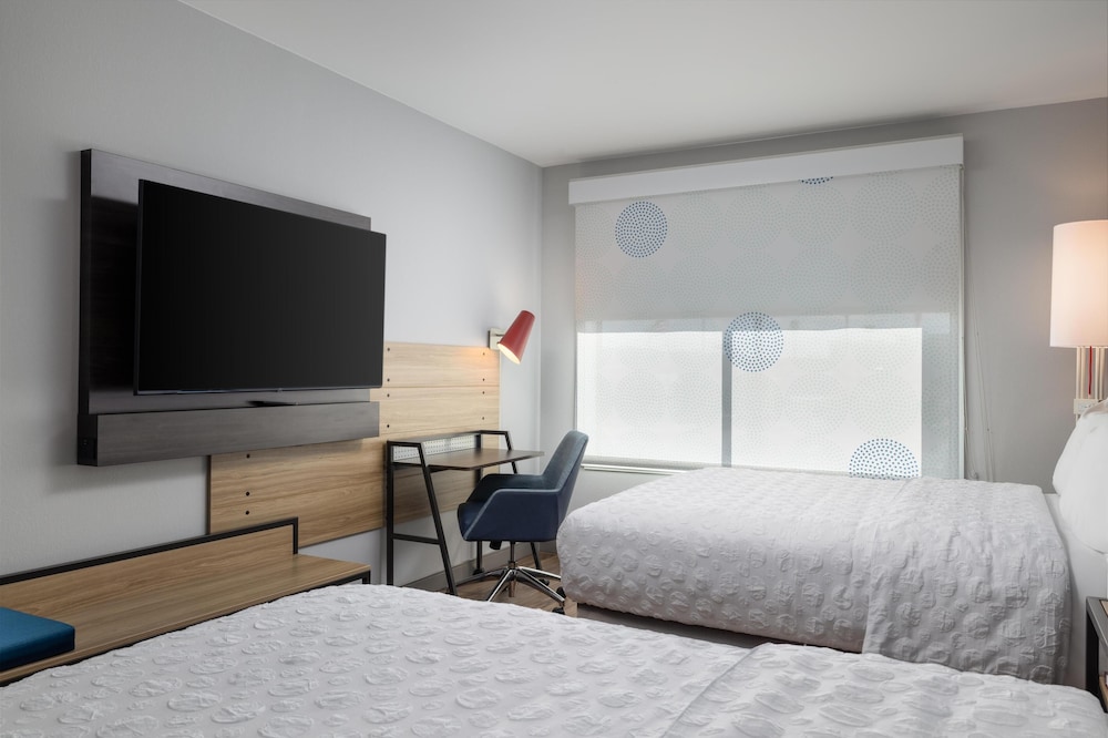 Room, 2 Queen Beds, Accessible, Bathtub photo 2