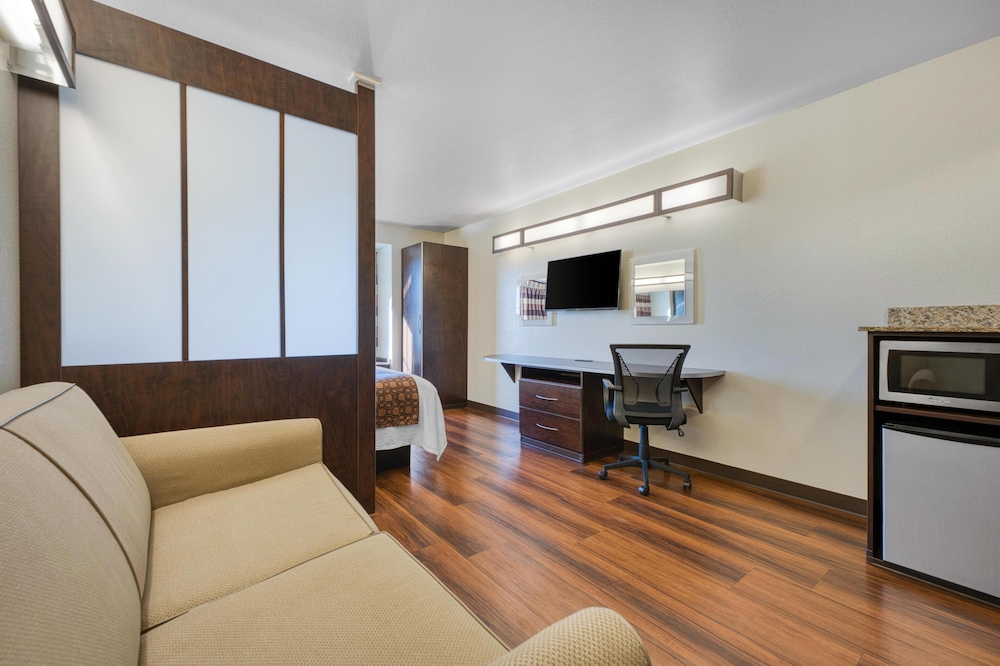 Junior Suite, 1 King Bed with Sofa bed, Non Smoking, Refrigerator & Microwave (with Sofabed)