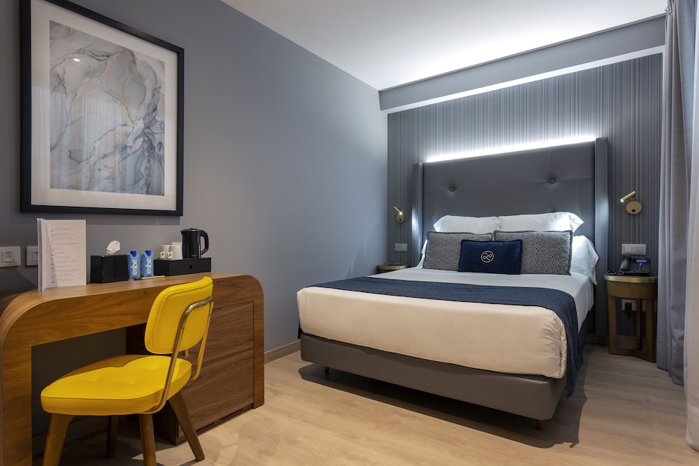 Single Room (Interior)