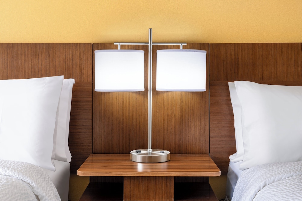 Suite, 2 Queen Beds (Bath Shower Combination) - Photo 1