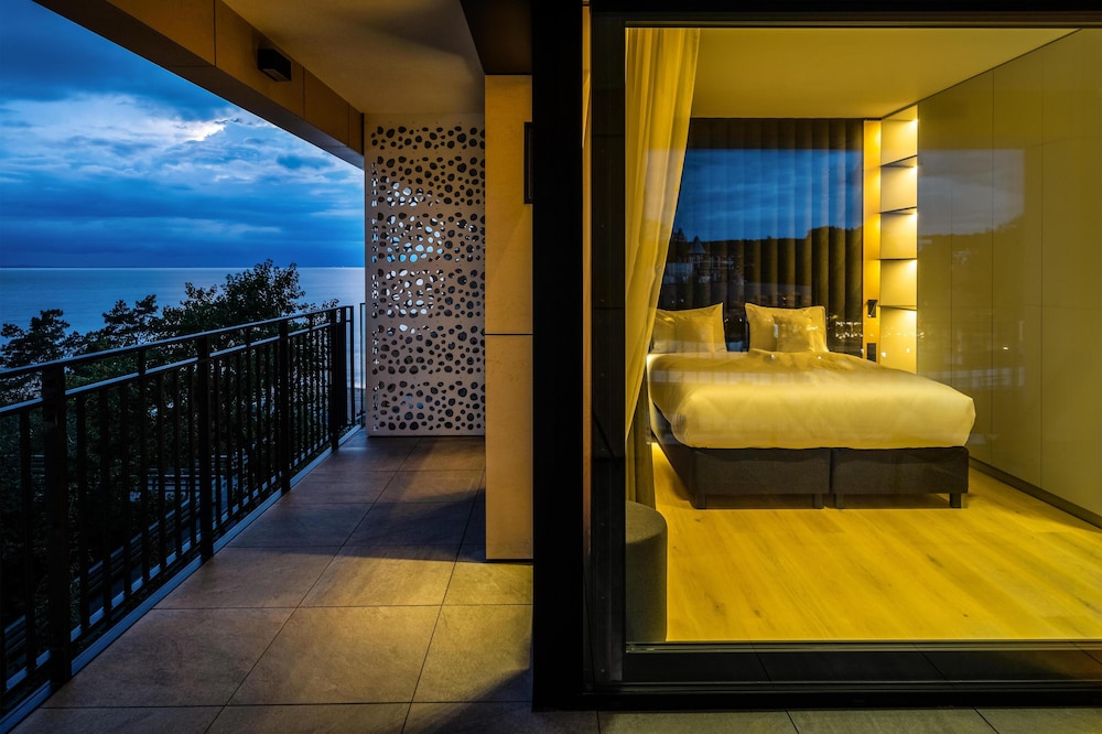 Junior Suite (with view)