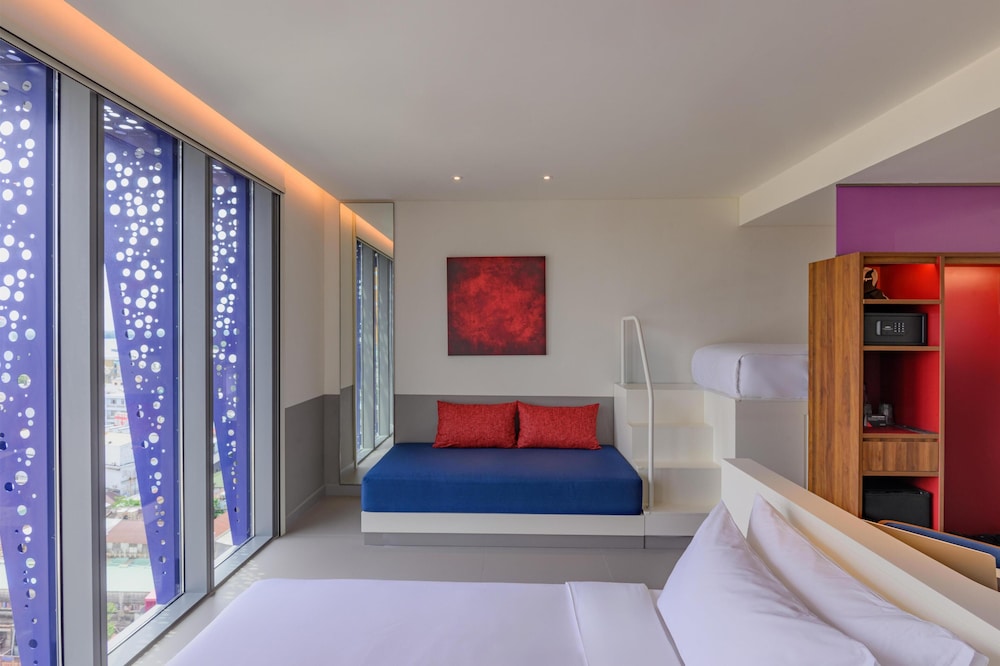 Deluxe Room, Multiple Beds, City View photo 1