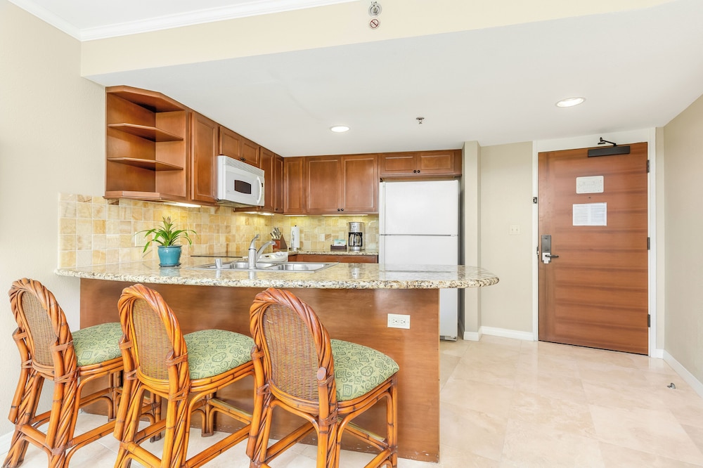 Suite, 1 Bedroom, Kitchen, Ocean View (King Bed with Sofa Bed) - Photo 4