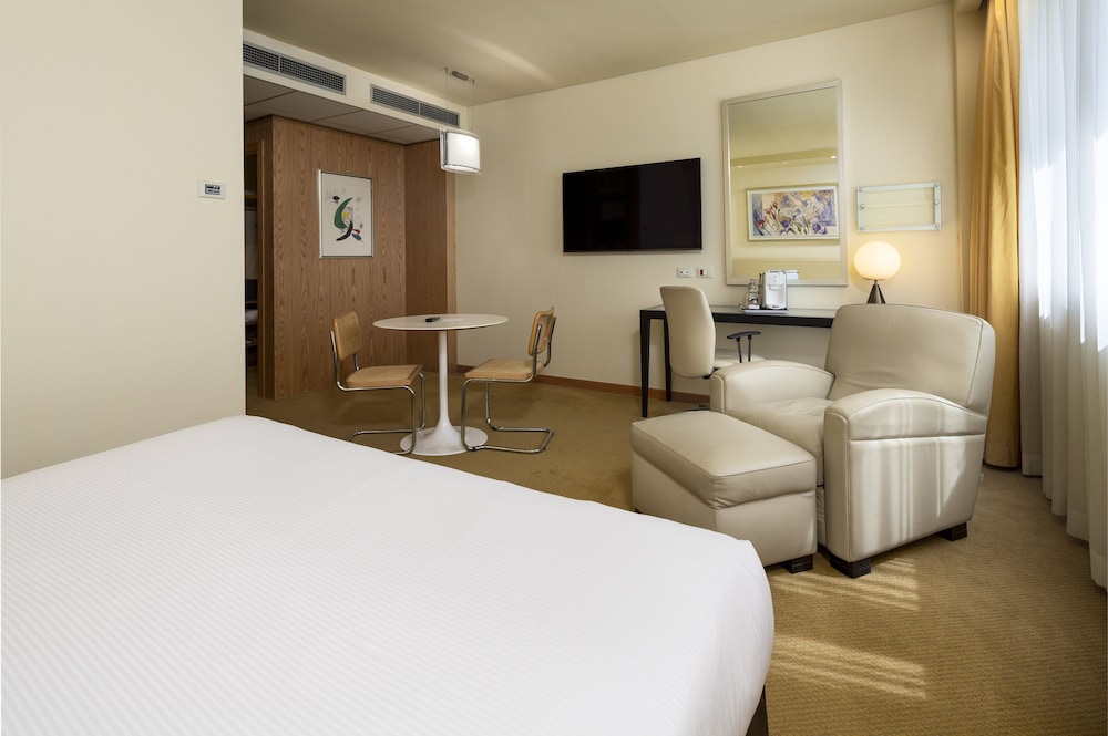 Suite, 1 King Bed (Living Area) - Photo 1