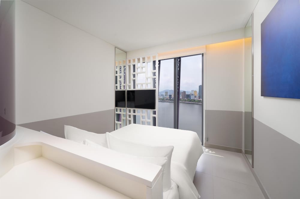 Room, 1 Queen Bed, River View - Photo 3