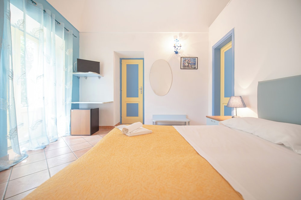 Comfort Room, Garden View