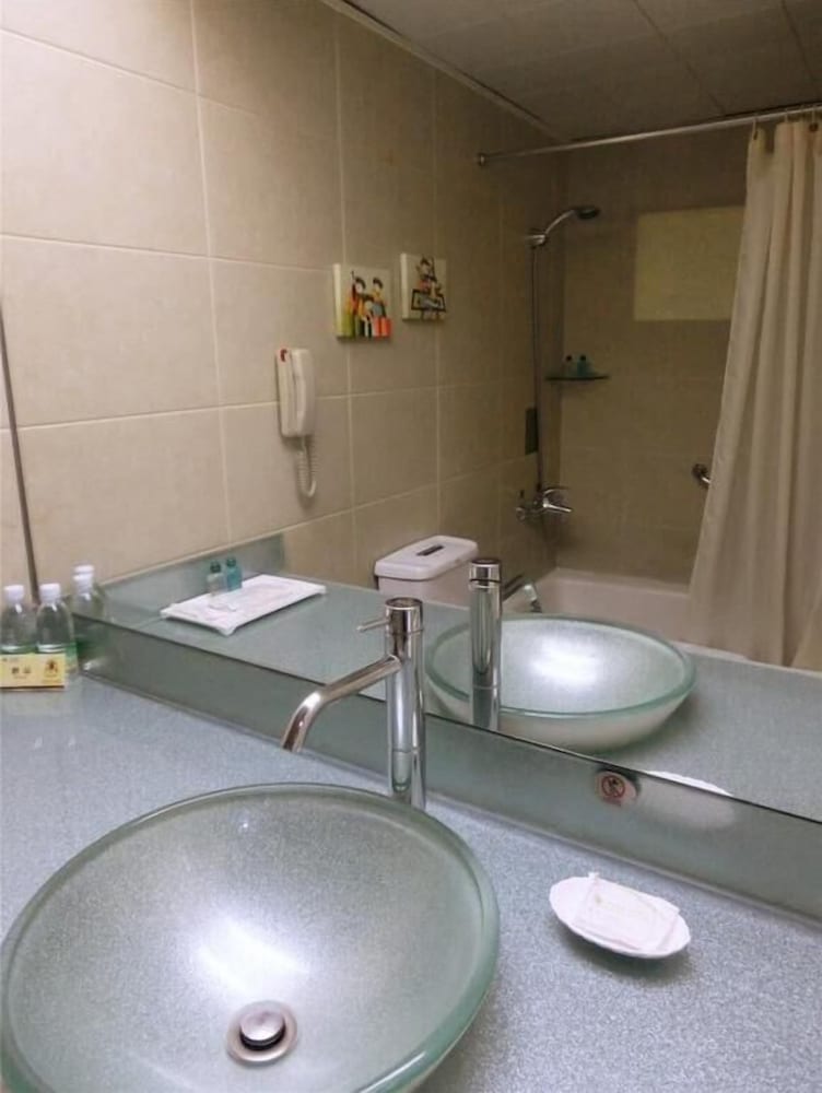 Standard Twin Room - Photo 7