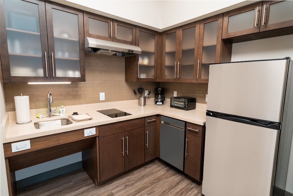 Suite, 1 Bedroom, Accessible Bathtub, Kitchen (Mobility) - Photo 2